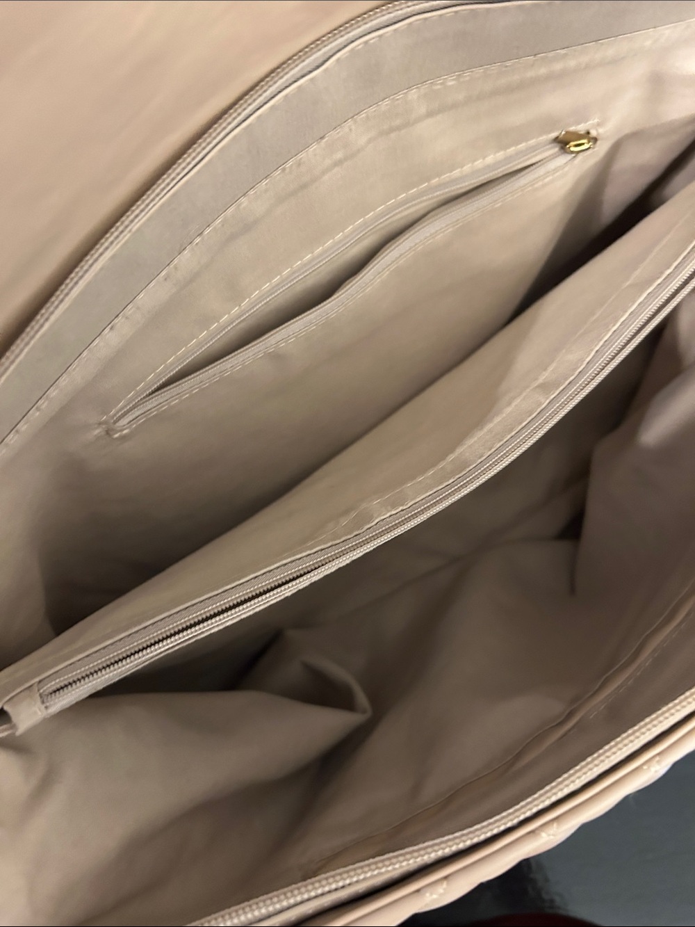 Quilted Nude Shoulder Weekender Bag with Gold Chain Large New - Picture 10 of 16